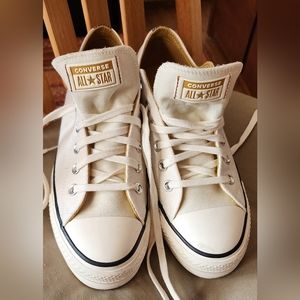 CONVERSE WOMEN'S CHUCKS SIZE 9 WHITE